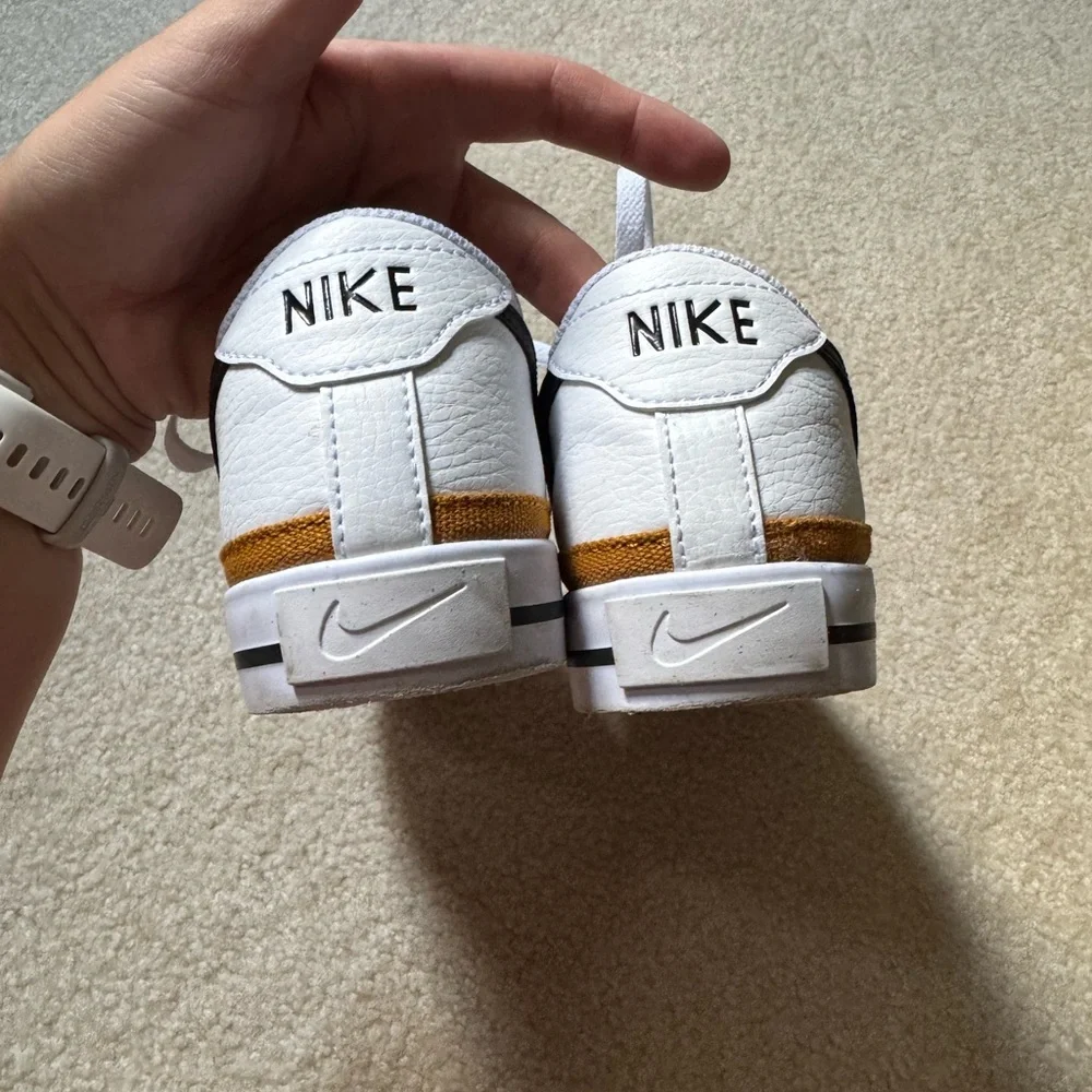 Nike Women’s Court Legacy Sneakers - Picture 6 of 9